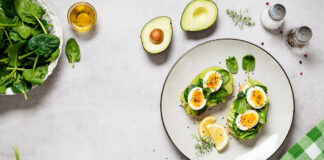 avocado-toast-with-egg